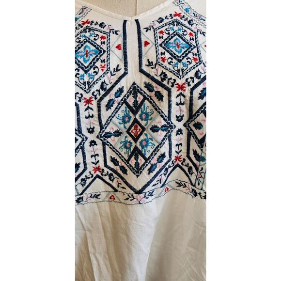 Chico's Women's Boho Floral Embroidered Pullover Top Size 1 Medium White Blue - Picture 3 of 8